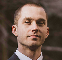 Portrét Thomase Whitfielda, specialisty na analýzu obchodování na trhu s kryptoměnami